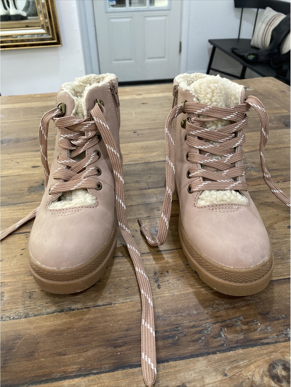 WOMEN'S NORDSTROM RACK LIGHT TAN FAUX FUr, size 5, ZIP, LACE UP
